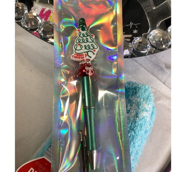 NWT & NWOT, NURSE BUNDLE GIFT. T-SHIRT, Key chain,,stethoscope pen, fuzzy socks - Picture 2 of 6